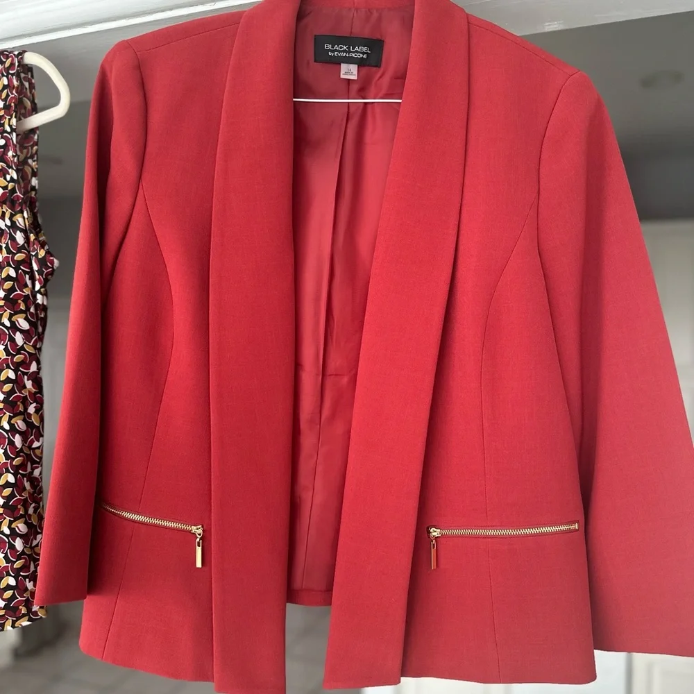 Blazer with 2 coordinating sleeveless shirts - Picture 2 of 8